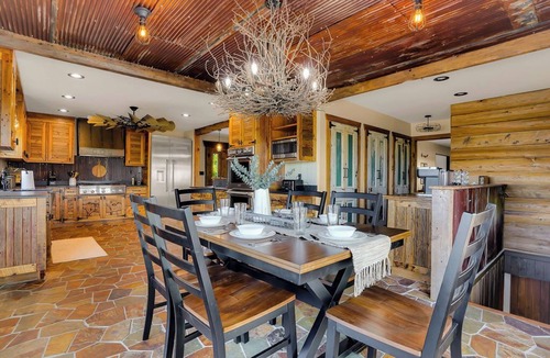 Earlville House | Farm with sheep - HotTub - Swing set - Pool Table