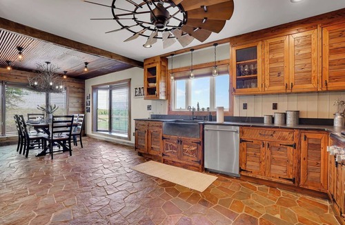 Earlville House | Farm with sheep - HotTub - Swing set - Pool Table