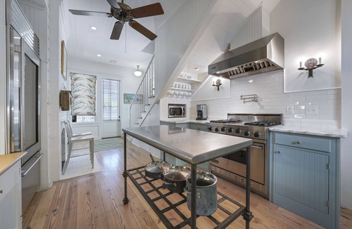 Seaside House | Featured in Coastal Cottage Magazine! Seaside Ave. Location + 2 Adult Bikes!
