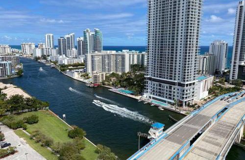 Hallandale Beach Apartment | Feel the Miami Vibe , Cozy & Stylish Studio Stay