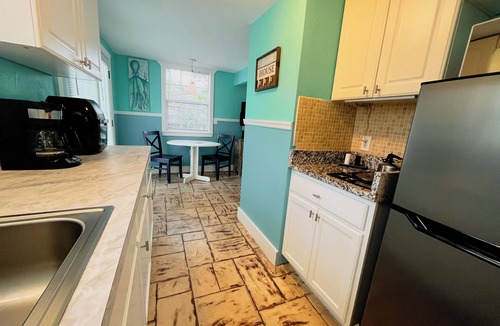 Siesta Key Apartment | Fern Haven Studio Cottage - walk to Siesta Beach and Village Pets Welcome!