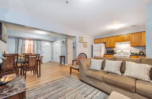Newark Apartment | ♥ FIFA 2026 5BR Newark Hub - Sleeps 16+ & Parking