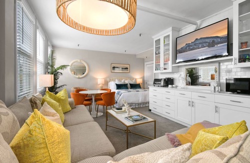 Palm Beach Condo | FIFA Pool/Beach 2 Queen bed Studio Suite CoNdo