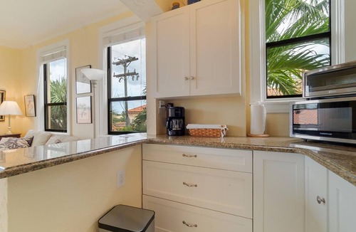 Palm Beach Condo | FIFA TRAINPool/Valet/StepsToBeachDine/Provence 1br