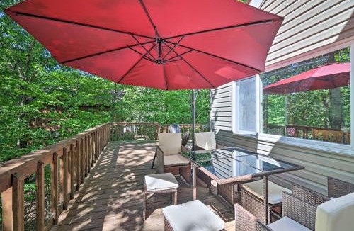 East Stroudsburg House | Fire Pit & Grill: Lakefront Poconos Cottage!