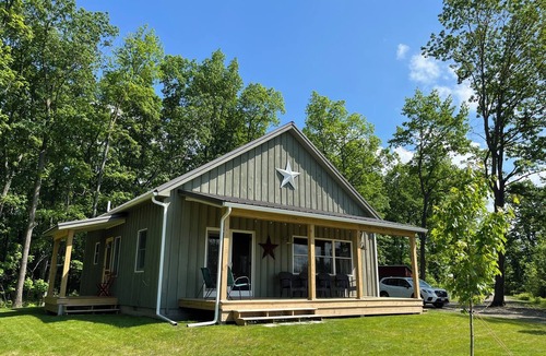Town of Jerusalem Cottage | Firefly Cottage nestled in a vineyard 1 mile to Keuka Lake