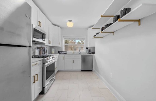 Riverside Heights House | Firepit, Outdoor Dining, BBQ + Fully Fenced Yard!