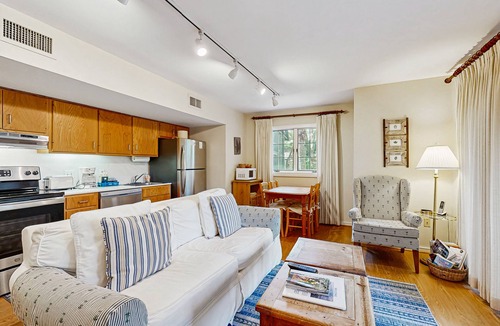 Kiawah Island Villa | First floor villa with lagoon views within walking distance to the beach/parks