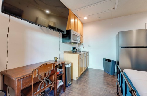 Palm Harbor Apartment | Fish & Kayak: Palm Harbor Studio w/Pool Access!