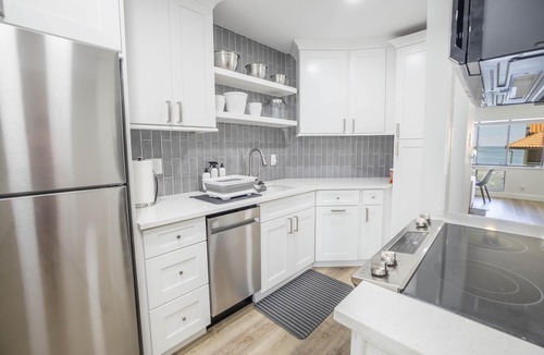 Tierra Verde Condo | Five star Remodel On Bay, Close to Beach, Discount for Monthly stays