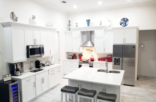 Marco Island House | Flamingo House! 4bedrooms/3 Bath. Pool/Spa. 6 minutes Walking to the Beach!
