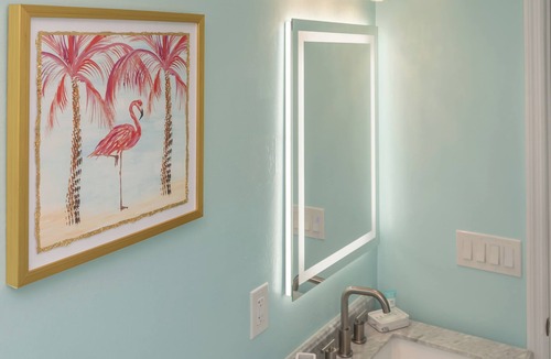 Mid Island Hotel | Flamingo Inn - Premiere King Efficiency #101