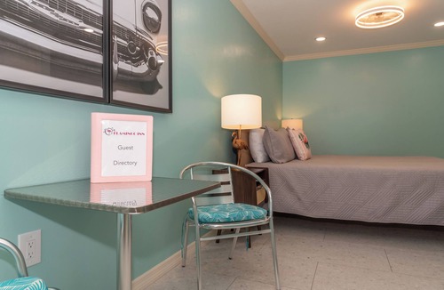 Mid Island Hotel | Flamingo Inn - Standard King #203