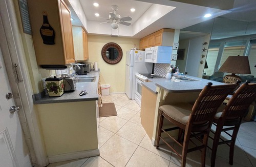 Redington Beach Apartment | Florida - Beachfront Apartment with Gulf Views – Redington Beach -