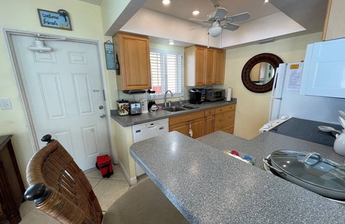 Redington Beach Apartment | Florida - Beachfront Apartment with Gulf Views – Redington Beach -