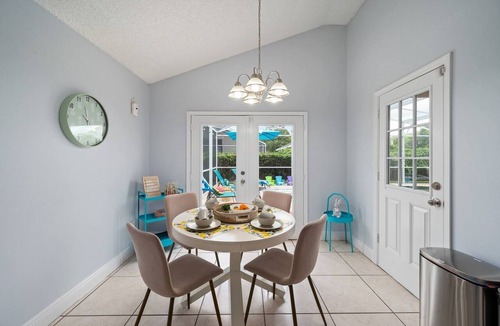 Chatham Park House | Florida Escape -Award Winning -Pet Friendly - Pool