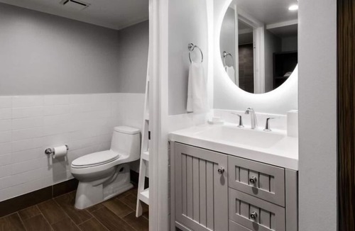 Marathon Resort | Florida Keys Escape! 2 Design Units, Pool, Tennis, Parking, Near Attractions