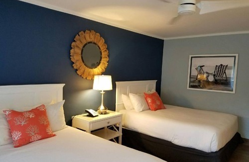 Marathon Resort | Florida Keys Escape! 2 Design Units, Pool, Tennis, Parking, Near Attractions
