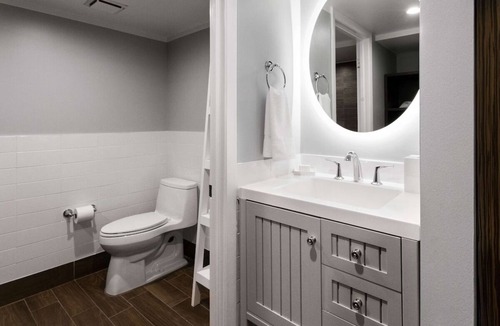 Marathon Resort | Florida Keys Escape! 2 Design Units, Pool, Tennis, Parking, Near Attractions