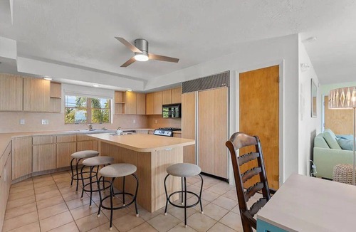 Little Torch Key Hotel | Florida Keys Water View w/Kitchen, Balcony, Pool & Beach Fun | Free-Breakfast