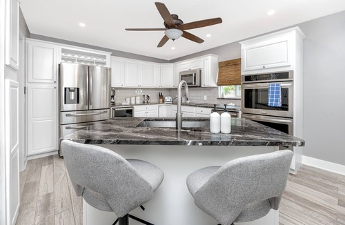 Bradenton House | Florida nest - summer house with heated swimming pool. Pet friendly.
