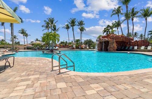 Biggar House | Fort Myers Condo w/Resort Pools - Near Golf!