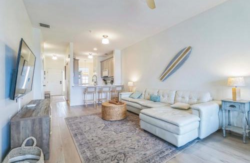 Biggar House | Fort Myers Condo w/Resort Pools - Near Golf!