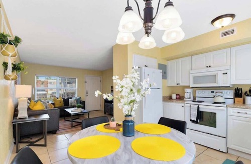 Indian Harbour Beach Apartment | FREE LCO @ 6 p.m. in July - Pool, gym, games!