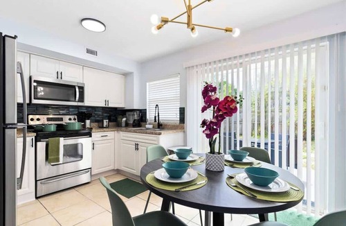 Indian Harbour Beach Apartment | FREE LCO @ 6 p.m. in July - Pool, gym, games!