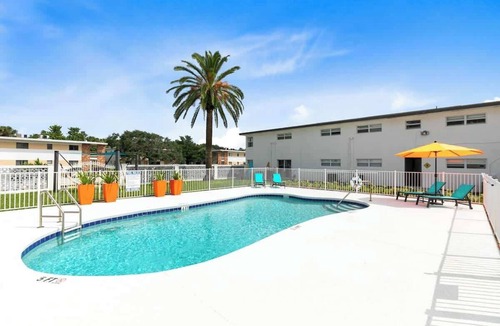 Indian Harbour Beach Apartment | FREE LCO @ 6 p.m. in July - Pool, gym, games!
