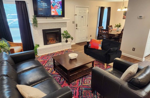 Tallahassee Apartment | Fresh & Luxe! Comfyiest beds in Midtown!