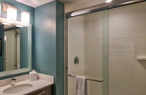 Flagami Apartment | Friends and Family Group Getaway! Three Modern Studios for 12 Guests, Pool, BBQ