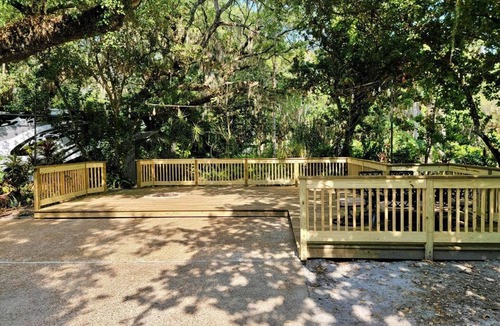 River Ranch RV Rental | Full RV Hookup Under The Iconic Oak Trees At River Ranch RV Resort