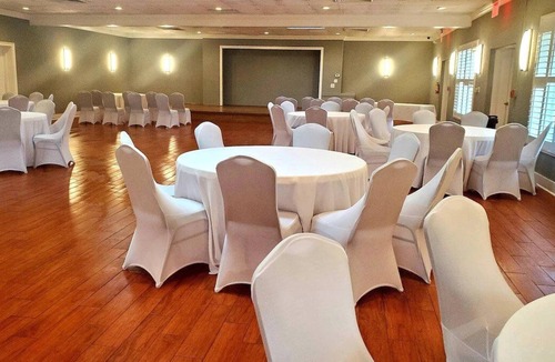 Vero Beach House | Fun Days Ahead! 3 Pet-friendly Units w/ FREE Bfast & Parking, Outdoor Pool!