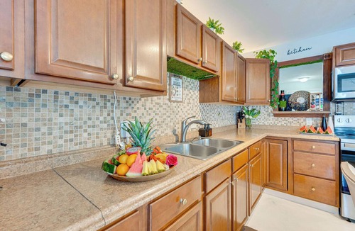 Orchid Lake Village House | Fun in the Sun! Vibrant Port Richey Home w/Lanai