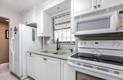 Boca Raton Condo | Furnished East Boca Condo Walk to Beach or Mizner Pool, Tennis & Pickleball