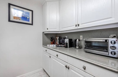 Boca Raton Condo | Furnished East Boca Condo Walk to Beach or Mizner Pool, Tennis & Pickleball