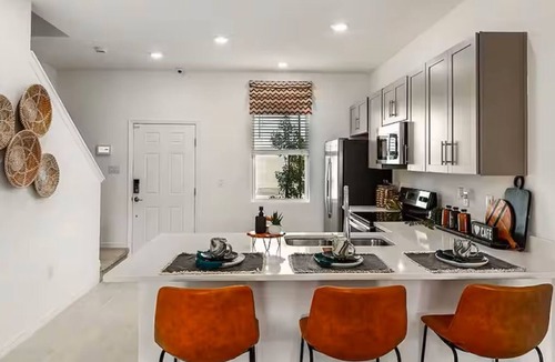 Sarasota House | Furnished Model Home – Skye Ranch