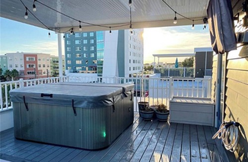 Downtown St. Petersburg House | Furnished Townhome with Sauna, Cold Plunge, and Hot tub. Short-term available