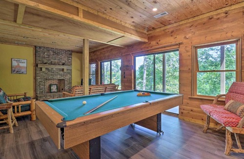 Lynn House | Game Room! Lakefront Family Cabin in Landrum