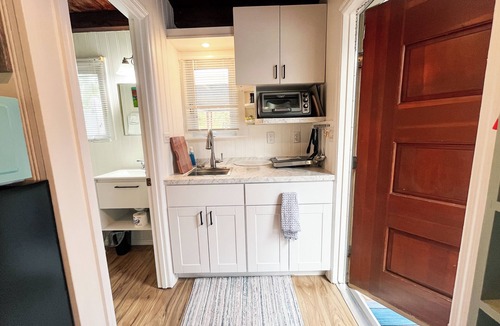 Siesta Key Apartment | Garden Terrace Studio Cottage - Walk To Siesta Beach & Village - Pets Welcome!