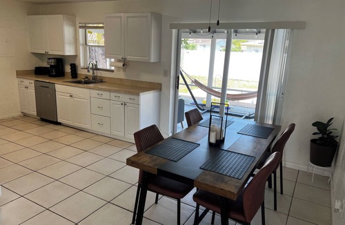 Palm Beach Gardens Hotel | Gardens Getaway w/Private Pool & Yard