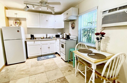 Morningside Cottage | Gardolinos Cottage near the bay