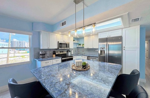 Fort Myers Beach Condo | Gateway Villas #199 Lovely Beachfront Condo
