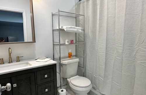 Lutz Apartment | Getaway/Private Suite A, Tranquility 🏡 close to ✈️ beach, mall, park, zoo