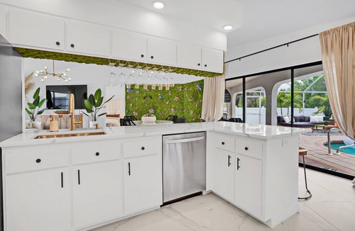 Port Charlotte House | Glamorous 3BR Villa - Heated Pool - Walk to Dining, Port Charlotte