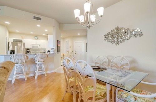 Tropical Cove Condo | Golden Hour Getaway at Lexington CC Lake Village