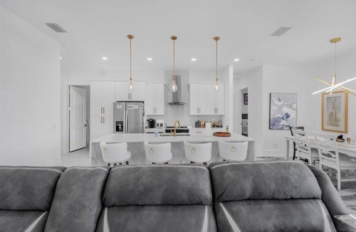 Diplomat House | Golden Palace 4-bedroom house with HEATED POOL in sunny Cape Coral, FL.