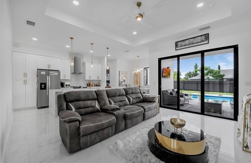 Diplomat House | Golden Palace 4-bedroom house with HEATED POOL in sunny Cape Coral, FL.