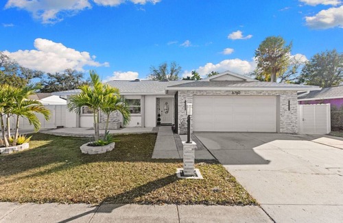 Lake Sarasota Villa | Golden Palms - Pool Billiards Firepit BBQ